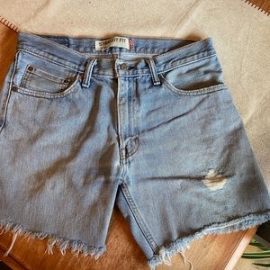 Levi’s 505 Distressed Cutoff Shorts— 32w